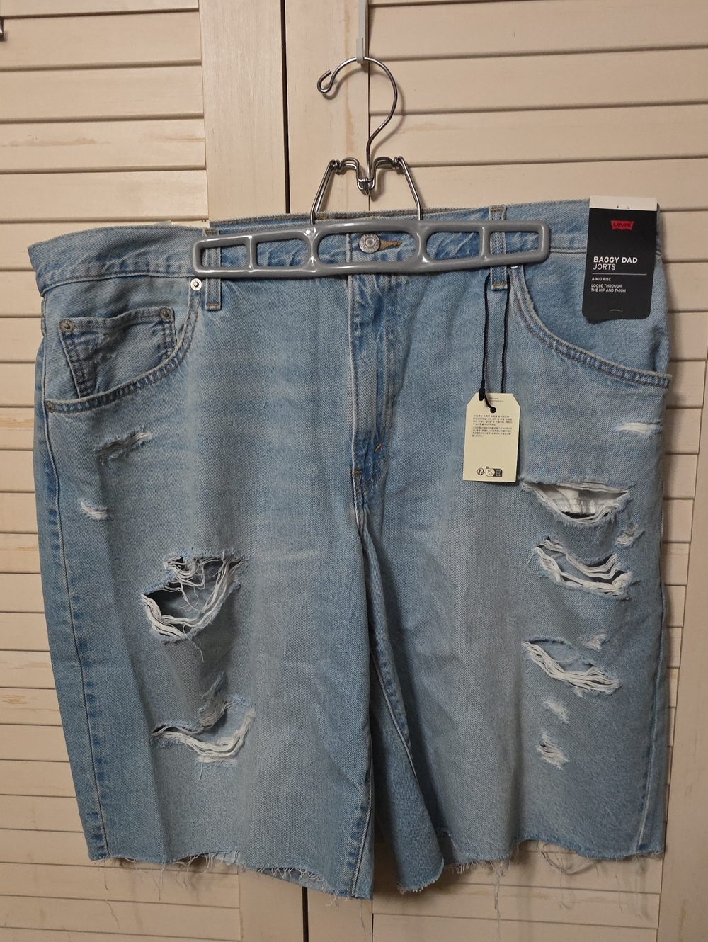 NWT Levi’s Baggy Dad Jorts Distressed Raw Hem Light Wash Denim Size 34